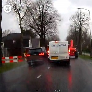 Man, man, man… 🤦‍♂️ Ook iets gefilmd? Mail verkeer@telegraaf.nl | De Telegraaf
