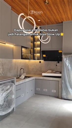 Dapur space terbatas tetap bisa Glowup kalau design Kitchen Set nya tepat 🫰🏻🌟 Punya rencana Make-Over interior, Mushola, bedroom, backdrop TV atau Kitchen Set ? Yuk Konsultasikan Bersama AKSEN INTERIOR🏠 Free Konsultasi, hubungi : 0822 2005 5889 #interiorjogja #interiorjogjakarta #jasakitchenset #jasainteriorjogja #kitchensetminimalist | aksen_interior