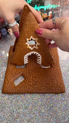 Gingerbread house DIY🏠🎄 #holidayswithyoutube #gingerbreadhouse #gingerbread #lebkuchen