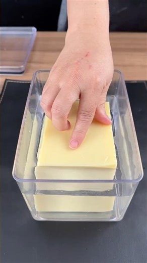 How to Keep Cheese Fresh for Weeks 🧀❄️ #FoodStorage #KitchenHacks