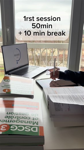 4 heures de révisions un dimanche de pluie ☔️. Version longue sur YouTube! #studytok #fy #study #goal