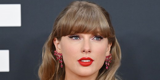 Taylor Swift's Barely-There Naked Dress Is Nothing but a Layer of Green Jewels