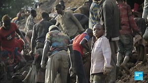 ⚡🇨🇩 Le #cobalt, est un minerai hautement stratégique nécessaire pour la construction de batteries électriques. En #RDC, l’industrie automobile se livre une bataille féroce pour son exploitation, aux dépends de victimes d’un "monde meilleur". #REPORTERS vous présente la face cachée de la transition écologique propre : https://f24.my/9dTj.f | FRANCE 24