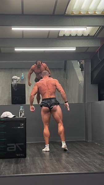 Check out UK musclebeast Connor Rudelhoff 💪🏼 . . . . . #Bodybuilder #Beef #UKMuscle #British #UKGym #Man #Muscle #Muscled #Muscles #Gym #Hulk #MuscleWorship #Beard #BeardedMen #Biceps #Pecs #Chest #Swole #Gains #Hench #Arms #Bodybuilding #GymShark #GymMotivation #GymLife #Big #Crocs