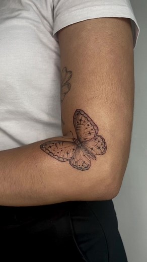 Bueno y al final asi quedó este taruajito con anestesia o no, quedó lindo #tatuaje #tattoo #tatuadorasmexicanas #fy #foryoupage #monterrey #mariposa