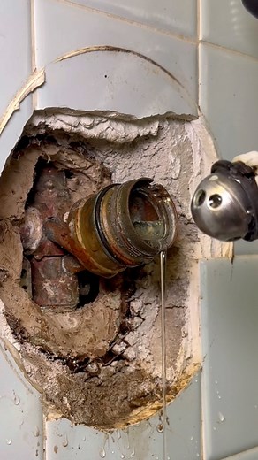 HOW TO INSTALL SHOWER VALVE! . . . Can’t wait for this comment section 🔥😳 ☑️like our content? ☑️follow for more… . . . #how #howto #asmr #sound #sounds #plumbing #plumber #tips #install #hdplumbers | Hunter Douglas