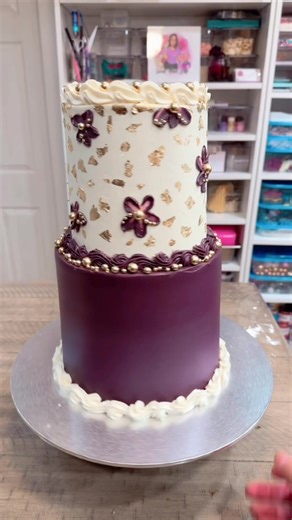 Two-Tier Floral Cake Decoration Tips