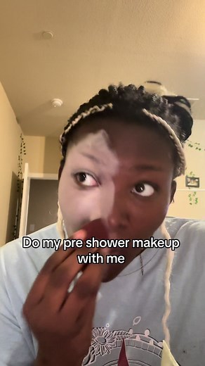 Monster High Characters: Draculaura Makeup Tutorial