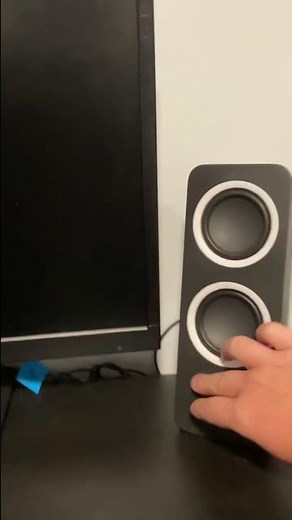 How to plug speakers into your pc.