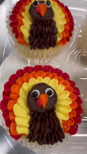 Delicious Turkey Cupcakes for Thanksgiving Celebration!