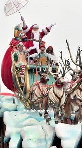 17K views · 11K reactions | And now! The moment you all been waiting for… Santa Claus closing the 2024 @macys Thanksgiving Day Parade 殺❤️ #entertainmentnews #nyc #macys #macysparade #thanksgiving #santaclaus #bts | New York Mickey | Facebook
