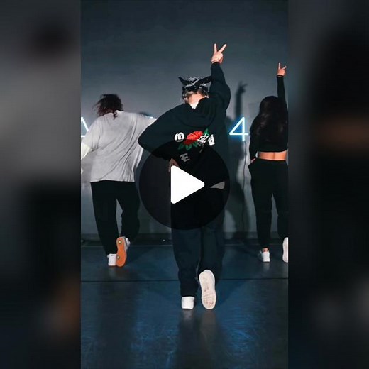 pushin 🅿️ - choreo by @therealjordangrace #AREA54 #IntuitTouchdownDance #AEHolidayCard #dance