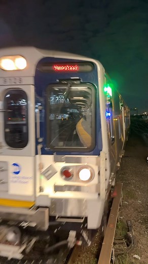 7:40PM ➡️ Hempstead Kawasaki M9 #LIRR #LongIslandRailRoad #LIRRJamaica @MTALIRR @MTA #MTASCAPES #LongIsland #NYC #PennStation #GrandCentral You can now buy me a coffee: https://bmc.link/NYCSubwayLife | NYC Subway Life