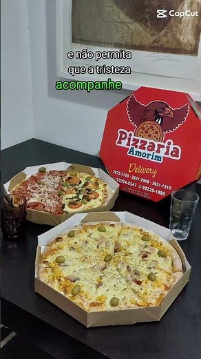 Metade Marguerita, Calabresa e Frango com Bacon – Uma Pizza de Respeito!