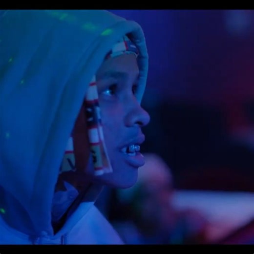 CINE QUEER 🎬 Houston, Texas. Mientras la ciudad espera un huracán, tres jóvenes luchan por sobrevivir entre la música, las drogas y la esperanza de redención en “Ghost song” (Nicolas Peduzzi, 2021). 🗓️ Martes 17 de junio | 20:00 horas 📍 Sala de cine | Nivel -2 🎟️ Entrada gratuita | Previa reserva de ticket 👉 Reserva tu ticket aquí: https://tr.ee/bIs7Cb #Cartelera #Cine | Cineteca Nacional de Chile