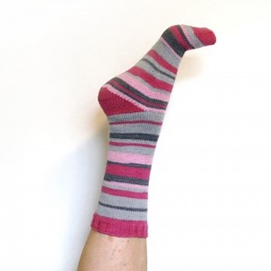 Socks on Flexible Double-Points (aka FlexiFlips) - v e r y p i n k . c o m - knitting patterns and video tutorials