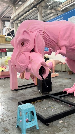 Immersive experience of cutting a dinosaur.#genialdinosaur #animalmodel #dinosaurfactory #dinosaur #animatronicdinosaur