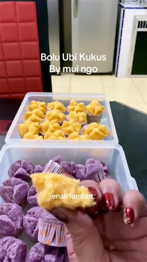 Bolu Ubi santan kukus. Sisa Ubi kemaren bikin onde onde hampir sebulan lamanya. Ubinya masih bagus jadi di bikin bolu aja. Dikit ubi hasilnya banyak bolu. #boluubikukus #boluubiungukukus #boluubikuningkukus #jangkauansemuaorang #Vidiomakananfyp