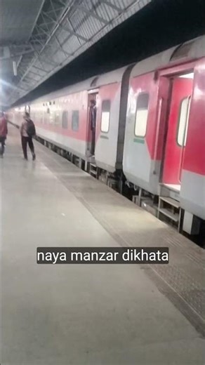 Akola Railway Station .train number 2011 CST to Amrawati.
