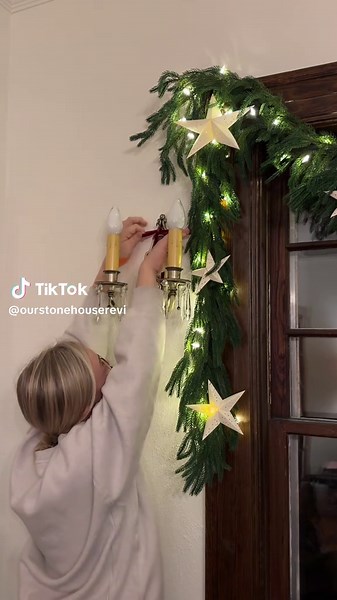 Its beginning to look a lot (more) like Christmas (every day) around here!!!! 🙂🎄 #christmas #decorating #oldhouse #home #DIY