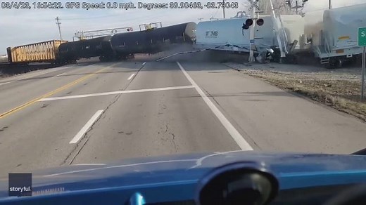 Norfolk Southern train derailment in Ohio caught on dashcam video