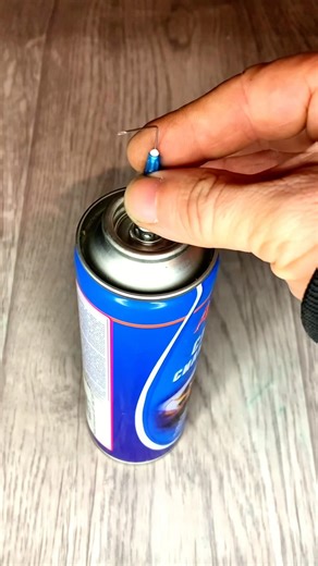 A simple way to apply lubricant precisely in hard-to-reach places!