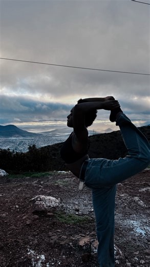 Amie Boakye | CPT, PhD Candidate on Instagram: "Deep Core & Ab Circuit that gave me results in 14 days. Save this and I’m sorry in advance. Your abs will be screaming. 2 rounds - 1 minute plank - 1 minute hollow hold - 20 over unders (10 clockwise 10 counter clockwise) - 20 side to side leg raises - 20 in and outs - 30 dead bugs - 10 bridge marches - 20 reverse plank marches - 15 leg lifts - 10 pike leg lifts - 10 straddle leg lifts - 10 v ups - 30 alternating leg tuck ups - 1 minute side plank 