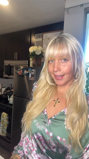 Ella Akesson on Instagram: "Swedish apple cookies 🍎🍪🇸🇪 9 tbsp room temperature butter 1/3 cup sugar Mix together then add 1 cup flour 1/2 tsp baking powder 1 tsp salt 1/2 almond extract (optional) The dough should feel very soft and buttery when it’s been mixed together. Form out small balls and fill with apple sauce. Sprinkle some cinnamon. Put in over at 350 between 20-25 min. (The dough will spread in the oven, so you can cover the pan with dough in the beginning or make the balls. I pref