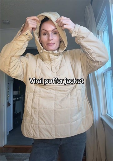 This is the viral lightweight puffer jacket that sold out last year, and it’s definitely worth the hype #pufferjacket #jacket #coat #wintercoat #winterfashion