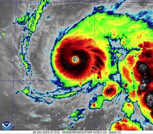 39K views · 225 reactions | The NHC reports #Melissa is now a #Category4 hurricane and is expected to continue its rapid intensification today, potentially reaching #Category5 status by tonight. As of 5 AM, the center of the storm was 120 mile SSE of Kingston, Jamaica. Details: https://www.weather.gov/chs/tropical#activestorms | US National Weather Service Charleston SC | Facebook