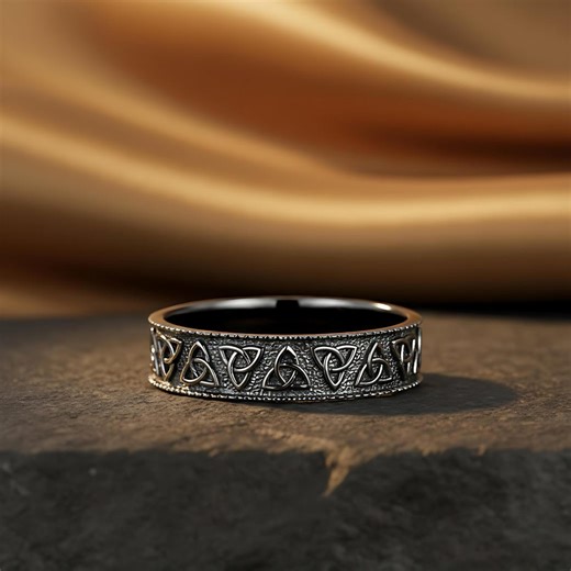 Sterling Silver Scottish Thistle Ring: Trinity Knot Band - Etsy
