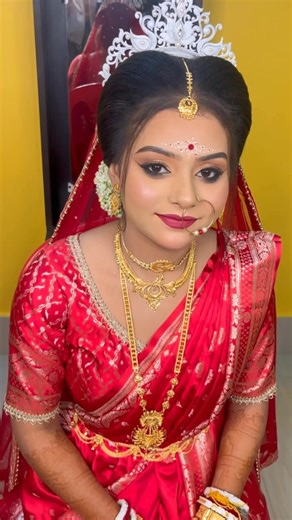 Yesterday’s Bride ✨…Arpita -র এই Bridal look টা তোমাদের কেমন লাগছে অবশ্যই কমেন্ট করে জানাবে✨🥰 ✨Class Details OR Bridal Booking এর জন্য 8️⃣9️⃣2️⃣7️⃣0️⃣4️⃣3️⃣4️⃣8️⃣0️⃣ এই নম্বরে যোগাযোগ করুন ✨ #highlights2025 #everyonehighlightsfollowers #viralvideoシfyp #everyonefollowers #facebookreel #makeupartist #makeup #makeuplooks #makeuplooks2025 | Bipasha Kuri