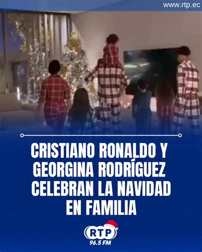 Cristiano Ronaldo y su pareja, Georgina Rodríguez, compartieron un tierno video navideño junto a sus hijos. En las imágenes, la familia aparece con pijamas a juego mientras caminan hacia el árbol de Navidad que adorna su hogar, transmitiendo un momento de unión, amor y espíritu festivo que enterneció a sus seguidores en redes sociales. 🎄✨ 🔵Síguenos: @rtpecuador #RTPnoticia #ultimahora #noticiasecuador #2025 #Ecuador #internacional | RTP Ecuador