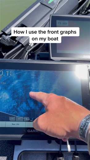 How I use the graphs on my front deck 🤷🏻‍♂️ #sonar #fishingelectronics #fishingtips #bassfishing #fishing #bassboat #bassboats