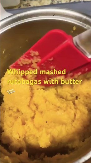 Whipping mashed rutabagas with butter:#vegancooking ,#vegaterianrecipes ‪@wildedibles819‬ ,