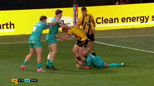 What a kick from dummy-half this was from Germ 📍 #Since1895 | Huddersfield Giants