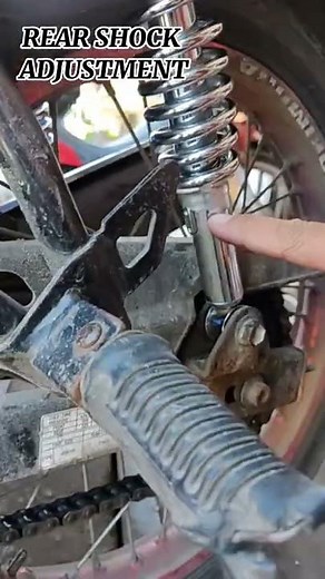 Rear Shock Adjustment (fast en easy).