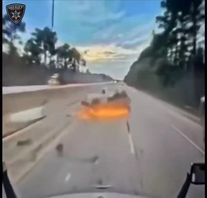 3.2M views · 26K reactions | This is what happens when you text and drive on Interstate 16… although everyone walked away from this crash, make sure you put your phone down and avoid any distractions when you are behind the wheel. #HeadsUpCellPhonesDown #BCSOStrong | Bibb County Sheriff's Office | Facebook