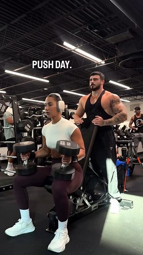 27K views · 540 reactions | PUSH TILL FAILURE. Workout details: 1. DB shoulder press 4 x 8-10, last set till failure (I go up in weight for each set) 2. Incline bench press 4 x 10, last set till failure 3. Lateral raise (drop set) 3 x 8, 10, 12, 15 4. Chest press machine 4 x 10, last set till failure 5. Superset: (4sets) A. Cable rope Front raise: 12 reps B. Cable rope upright row: failure | Analiscruzx Box | Facebook