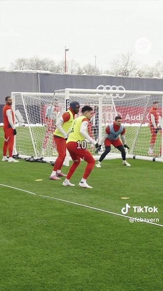 Mastering One-Touch Training with FC Bayern