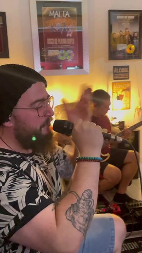 Um pedacinho de “Lendas”, diretamente do último ensaio. Qual outra música não pode faltar no nosso Show?....#bandamalta #livethedream #avantemalta #lendas #musica #music #supernova #rock #nacional #drum #bass #guitar #song #poprock #pop #band #musica #malta #osbrutostambemamam