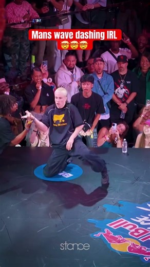Ian Hotko wavedashing in Real life 🤣