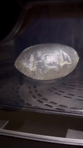 ✨ Rice Paper Papdi Chaat – Air-Fried, Crunchy & Completely Guilt-Free! ✨ Who said you need to deep-fry for that perfect crunch? 🫶 All you need are two rice papers! Dip one in water, then dip another and layer the second on top, smooth it out to remove bubbles, and cut into squares. Place them in a preheated @wiproappliances Elato Air Fryer at 175–180°C for 7–10 minutes — just keep a watch till they puff up beautifully. Once done, add boiled potato, sprouts, green chutney, sweet dates–tamarind c