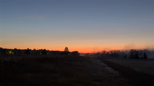 Fog along the Assiniboine River in Brandon this morning… Water temperature is warmer than the current air temperature which is causing condensation (Fog). 🌫️ Neat to see as to the North it’s crystal clear away from the River! 😳 #MBwx #bdnmb #Manitoba #Fog #Frost #AssiniboineRiver -Justin. 🤓 | The Weather Centre of Manitoba