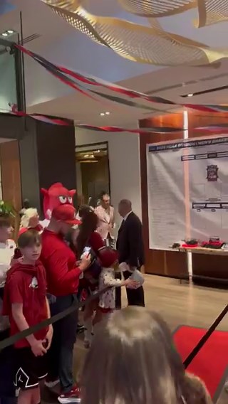 Arkansas is being sent off from its team hotel right now ahead of its #MarchMadness game against High Point. Sweet 16 on the line for John Calipari and the Razorbacks tonight.
