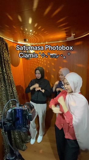AYO BURUAN DATENG KE ANOTHERHOLL CIAMIS UNTUK COBA PHOTOBOX VINTAGE INI. Karena kamu bakal pulang dengan foto strips yang bakal jadi kenangan sepanjang masa bareng orang yang disayang 💞🥰✨🫶 #satumasastudio#satumasaphotobox#photobox#fotostudio#ciamis