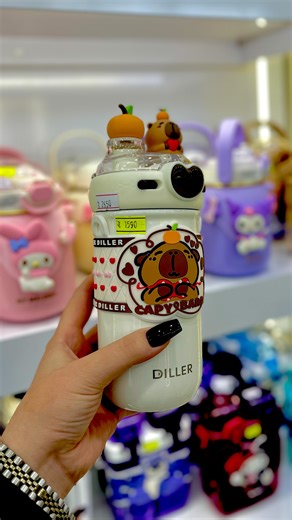 arashrubik on Instagram‎: "⁨ کلمه “ماگ” رو بفرستید تا مشخصات کامل و نحوه سفارش، براتون ارسال شه 🤎 قمقمه دو نوش ٥٢٠ ميل برند ديلر طرح كاپي بارا 💸 قيمت: ٢,٦٥٠,٠٠٠ تومان 🔥قيمت با تخفيف : ١,٥٩٠,٠٠٠ تومان ………………………………………………….. 🤎 تراول ماگ ١٢٠٠ ميل برند ديلر طرح كاپي بارا 💸 قيمت :٢,٥٩٠,٠٠٠ تومان 🔥قيمت با تخفيف: ١,٦٩٠,٠٠٠ ………………………………………………….. 😎تو تخفیف های خیلی ویژه ای هستیم برای دیدن تنوع همه تراول ماگ و قمقمه ها،وارد سایت‌مون بشید لینک سایت در بایو ارسال به کل ایران 🇮🇷 📍خرید حضوری: تهران،خ