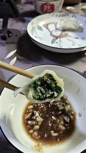 野菜馅饺子，大家猜猜什么菜
