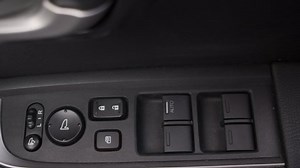 「Press Car Power Window Button Down」の動画素材（ロイヤリティフリー）1029851852 | Shutterstock