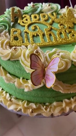 Cake made by me (Vickylicious cakes ) #cake #fyp #trending #buttercream